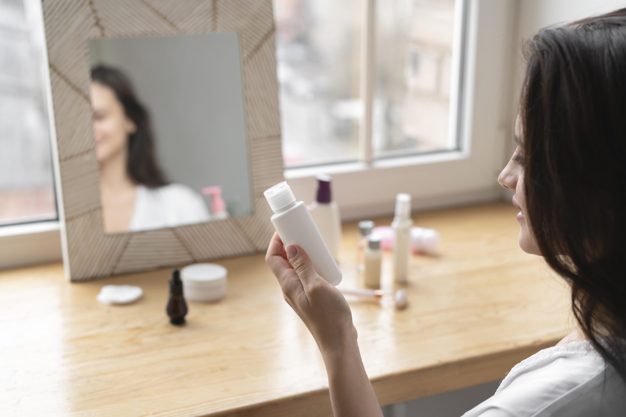 Cosmetic usage that can trigger microbial contamination