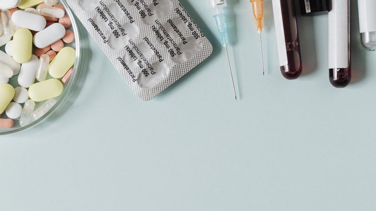 Kemasan Obat, Pengawet, dan Mikroorganisme: Kombinasi Penting untuk Menjaga Kualitas Produk