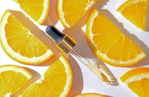 Serum Vitamin C Berubah Warna, Apakah Masih Aman Digunakan?