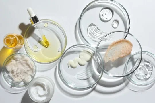 Menjaga Kosmetik Tetap Aman: Strategi Mencegah Pertumbuhan Mikroba dalam Produk